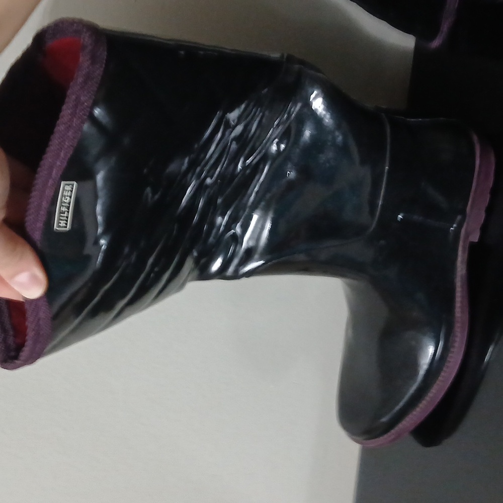 Great condition Tommy Hilfiger rainboats